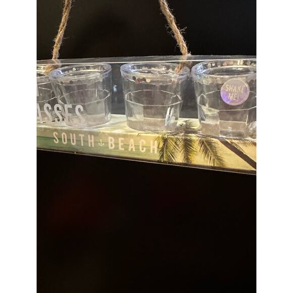 NIB SHOTGLASSES ACRYLIC Set Of 4 Silver SPARKLE Confetti South Beach PARTY GIFT - Picture 1 of 8